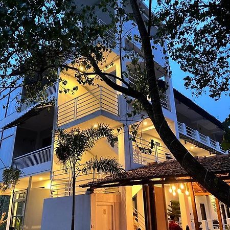 Hotel Fourteen Pods By The Sea Morjim Exterior foto